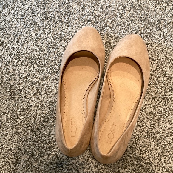 LOFT Tan Heels with Rounded Toe - Picture 4 of 4